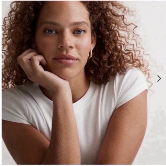 New! Madewell Carmine Gold Medium Huggie Earrings NWOT - Picture 2 of 4